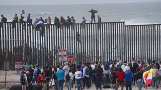 Pentágono anuncia US$ 3,6 bi para muro na fronteira com México