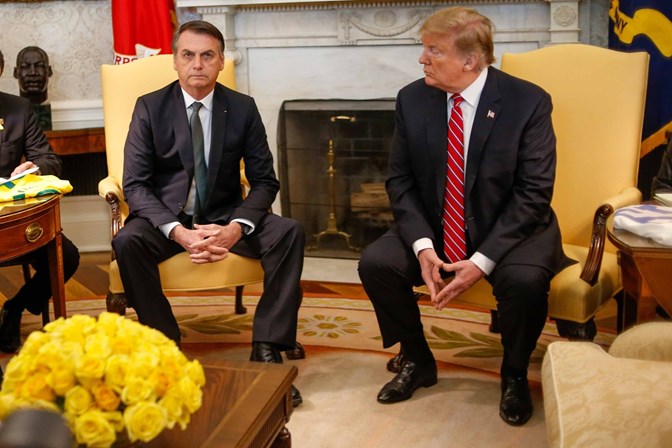 Trump elogia Bolsonaro e diz que o Brasil tem ‘completo apoio' dos EUA