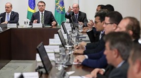 Bolsonaro se reúne com governadores para debater queimadas