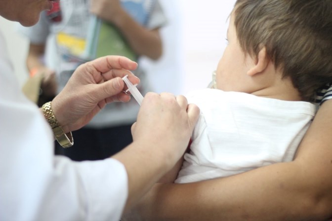 Bebês são alvo de vacinação especial contra o sarampo