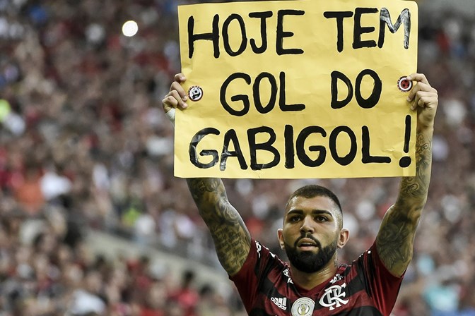 Flamengo atropela o Palmeiras e recupera a ponta