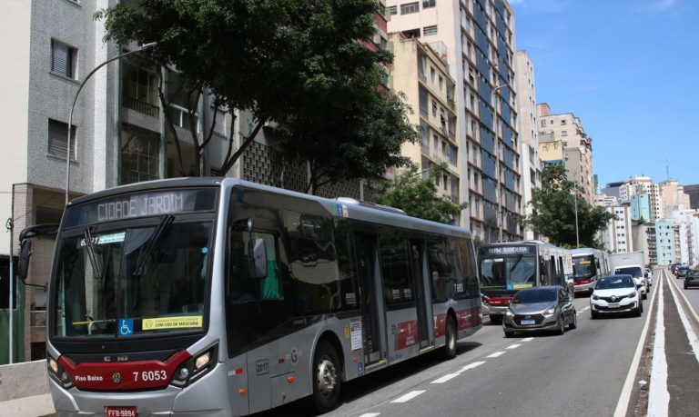 Greve de ônibus em São Paulo é aprovada por motoristas e cobradores