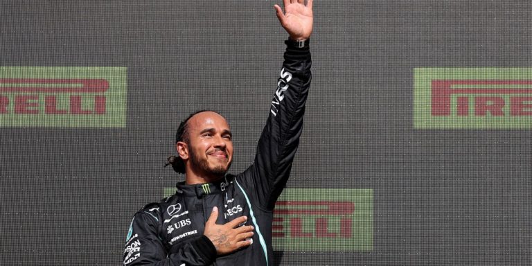 Lewis Hamilton contesta fala racista de Nelson Piquet