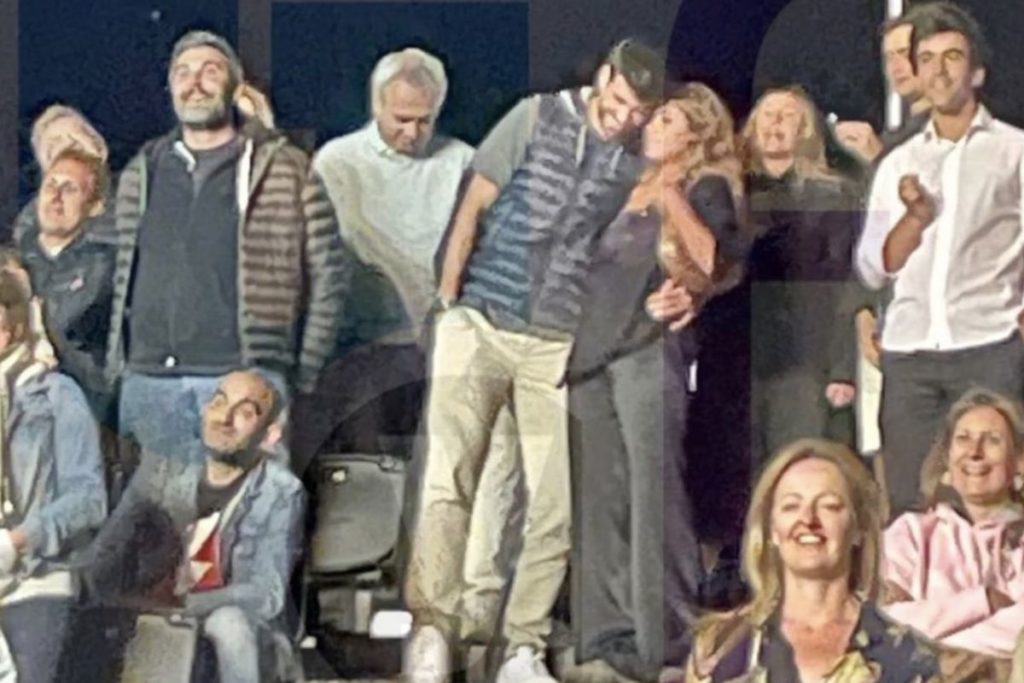 Zagueiro do Barcelona é fotografado em clima de romance com novo affair durante um show realizado na Espanha