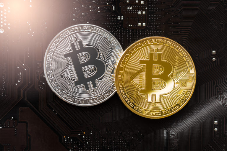 Bitcoin cai 4% no fechamento da semana e Ethereum recua 11% em apenas sete dias