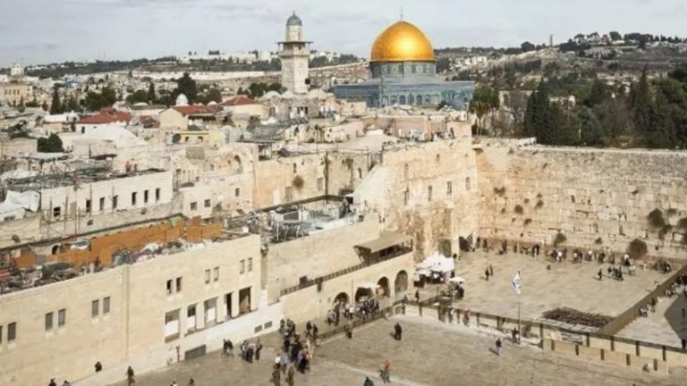 Ataque em Jerusalém deixa pessoas feridas