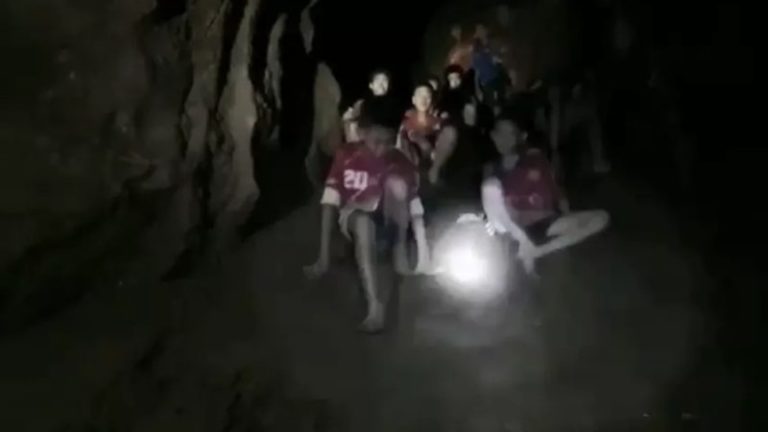 Menino morre cinco anos após ‘milagre’ em caverna