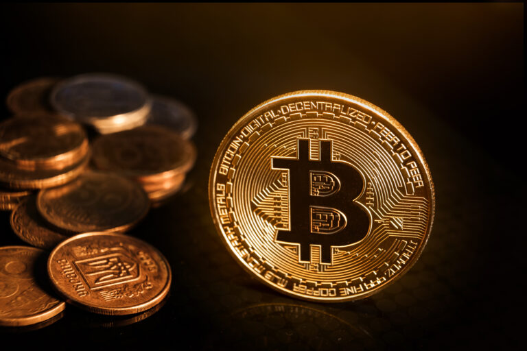 Bitcoin atinge menor preço em três semanas com o encerramento das operações do Silvergate