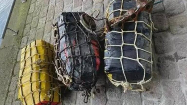 Mergulhadores detectam droga pesada em navio na Holanda