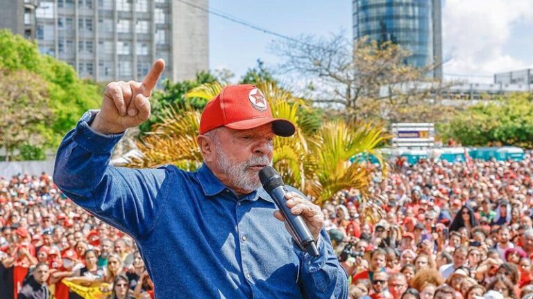 Lula supera Bolsonaro na aprovação, mas perde em antecessão