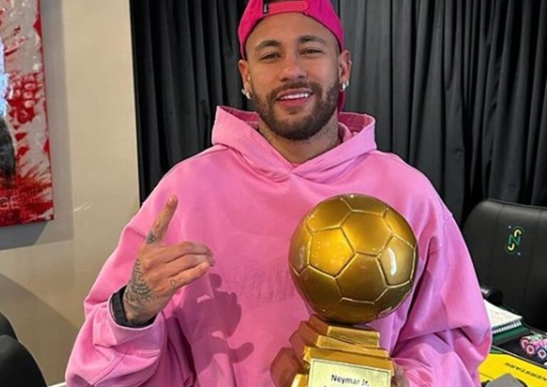 Neymar indica carinho com ex-clube