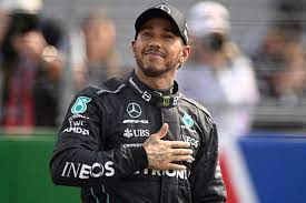 Hamilton fecha com a Mercedes