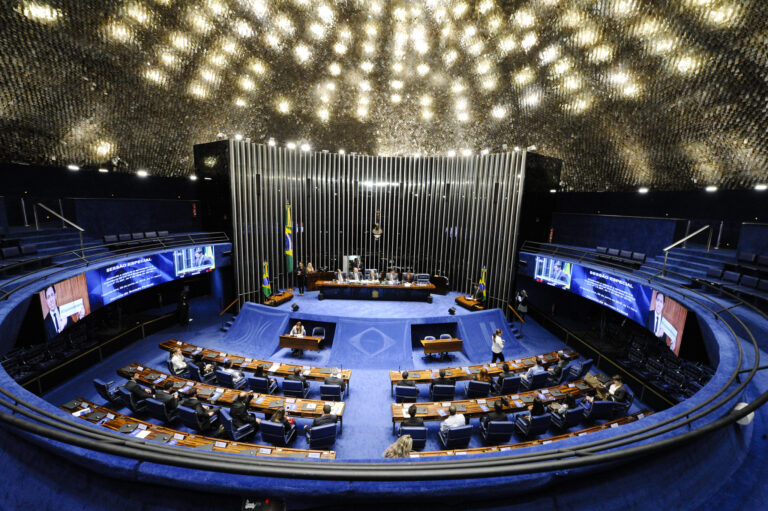 Senado brasileiro aprova Lei para impostos sobre criptomoedas fora do Brasil