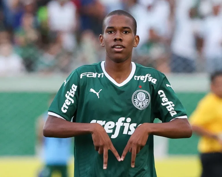 Estêvão brilha na Libertadores e inspira o Palmeiras com marca histórica