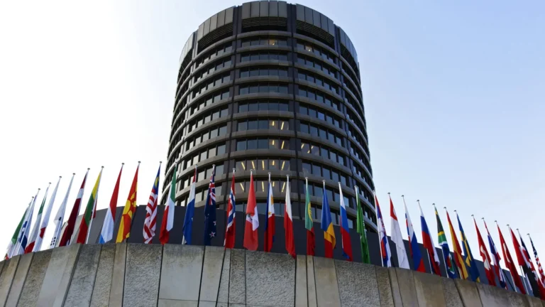 Comitê de Basileia aprova novas regras para bancos com exposição a criptomoedas Destak Jornal